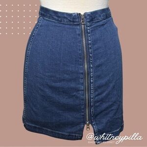 Free People Mini skirt Dark Blue wash with front Zipper Stretch denim Women’s 8